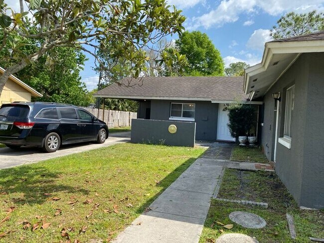 Newly Remodeled 3 Bedroom/2 Bathroom Duple... - Newly Remodeled 3 Bedroom/2 Bathroom Duple... House