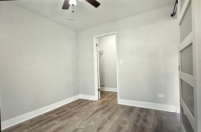 Photo - 6002 N Kenmore Ave