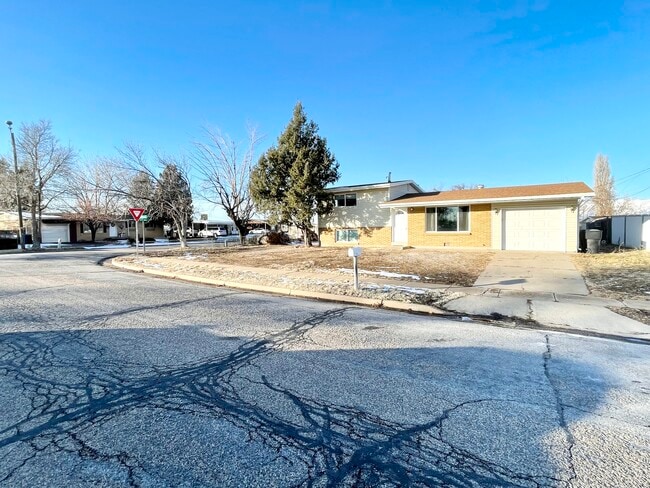 Photo - 564 W 5275 S