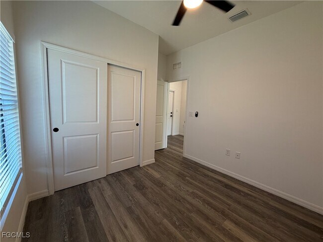 Photo - 5205-5207 30th St SW