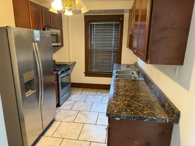 Building Photo - 101 E 2nd Ave