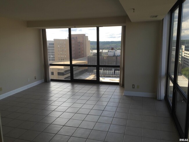 Photo - 125 SW Jefferson Ave