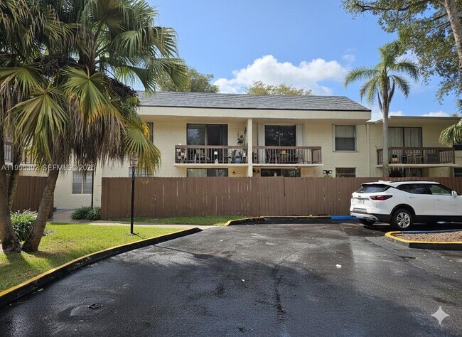 Building Photo - 8301 SW 142nd Ave Unit C203