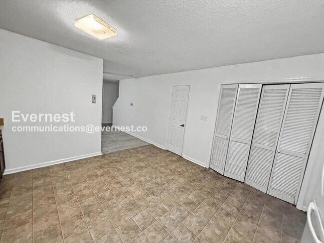 Photo - 426 Buckingham Cir