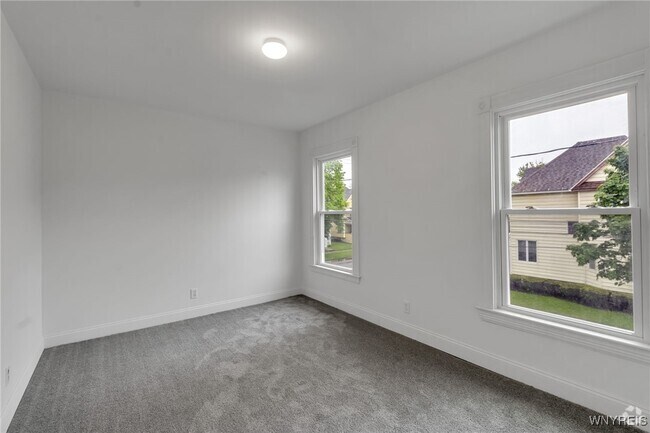 Building Photo - 131 Ross St Rental