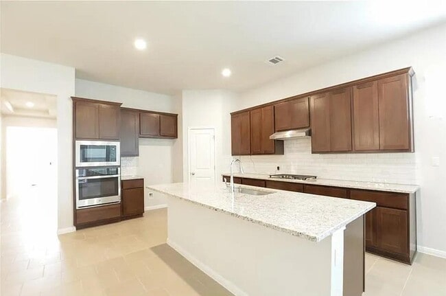 Building Photo - 135 Horseshoe Cove