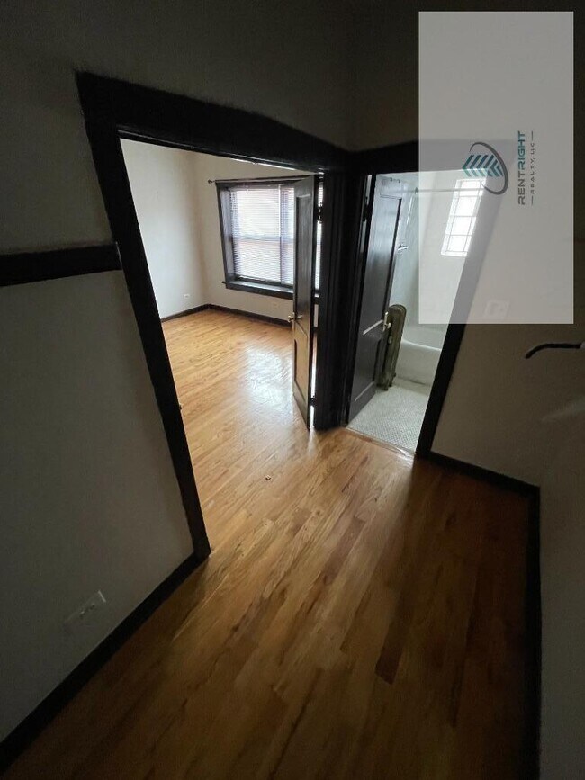 Photo - 4019 W Irving Park Rd Unit 4027-217