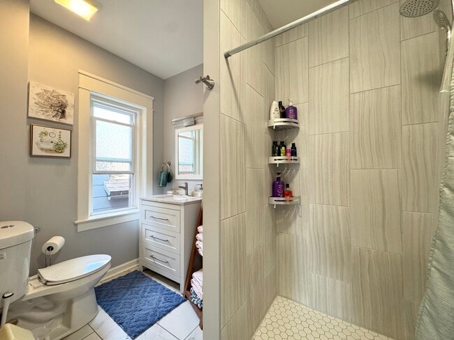 Photo - 512 W 39th Terrace Unit 2