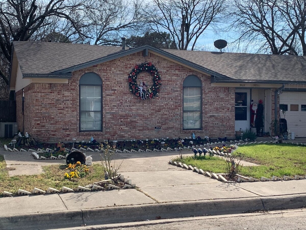 4 Bedroom/ 2 Bath home/ 2 Car Garage - 4 Bedroom/ 2 Bath home/ 2 Car Garage