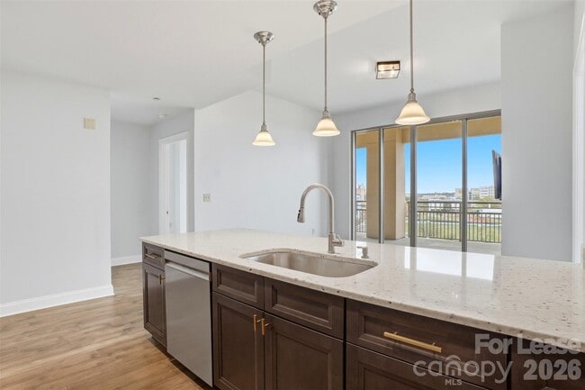 Photo - 701 Royal Ct Unit 911