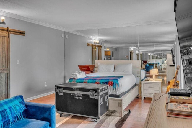 Photo - 11 Music Square E Unidad ID1265921P