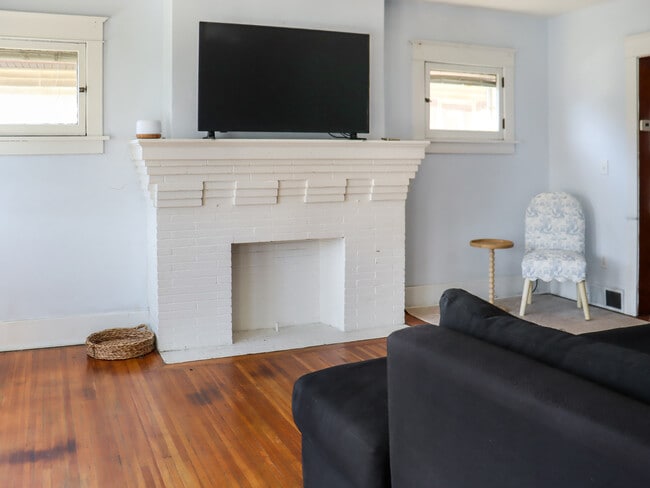 Photo - 248 Hartwell Rd Unit upper