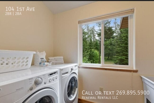 Building Photo - 104 1st Ave