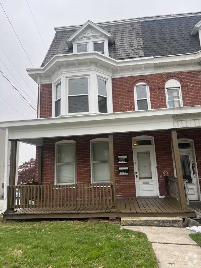 Building Photo - 739 N George St Unit 2 Rental