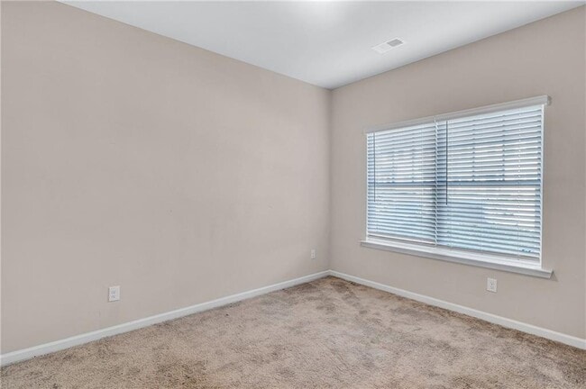 Photo - 585 McWilliams Rd SE