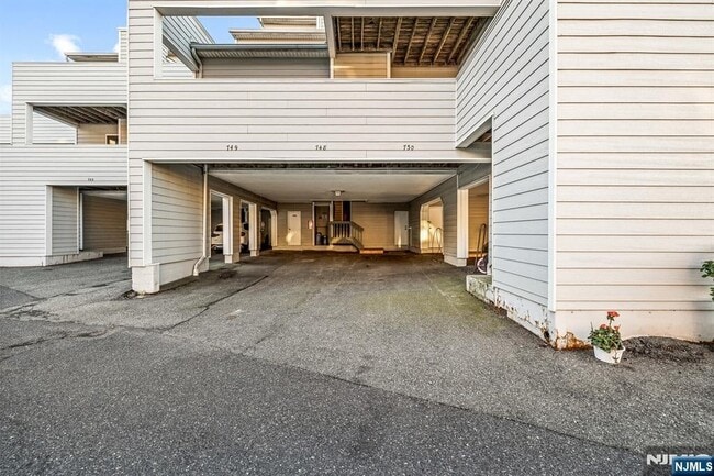 Photo - 750 Mainsail Ln