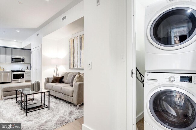 Photo - 1813 35th St NW Unidad 303