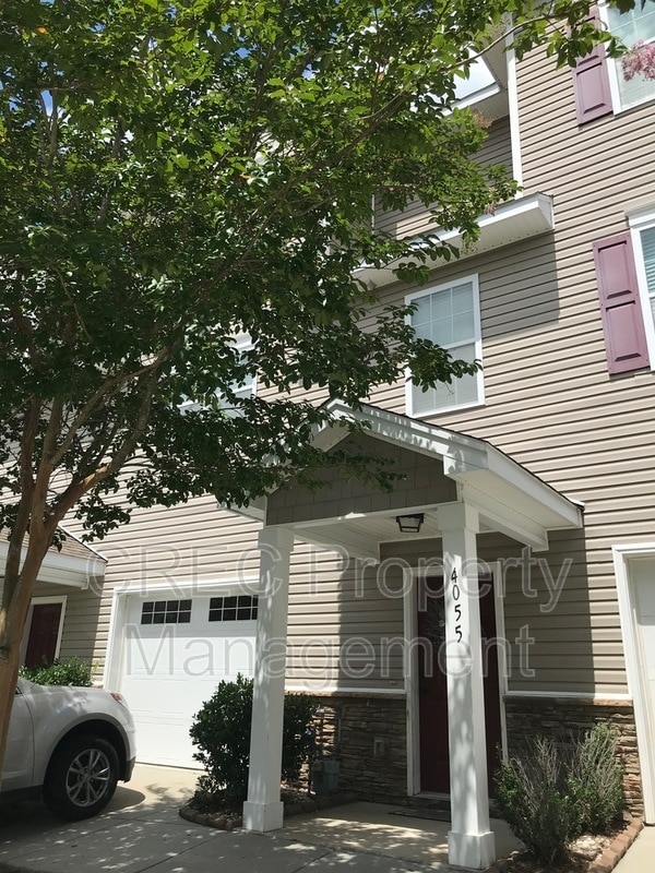 Photo - 4055 Hartland St