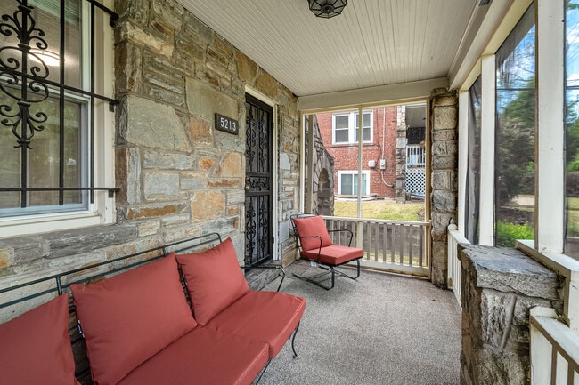 Photo - 5213 Blaine St NE