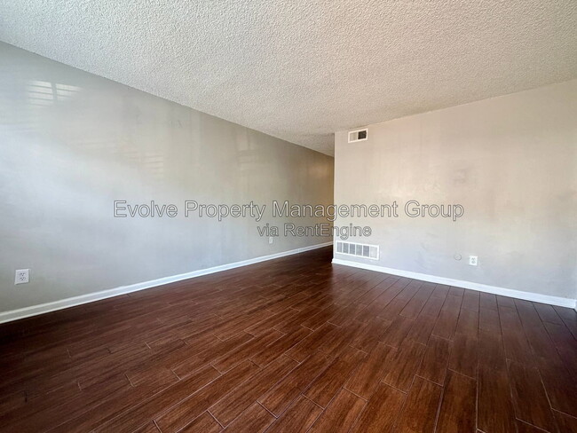 Building Photo - 684 Hobbs Dr
