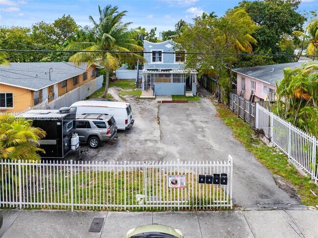 Photo - 1236 NW 28th St Unidad 4