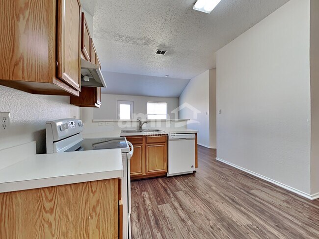 Photo - 524 Richmond Park Ln