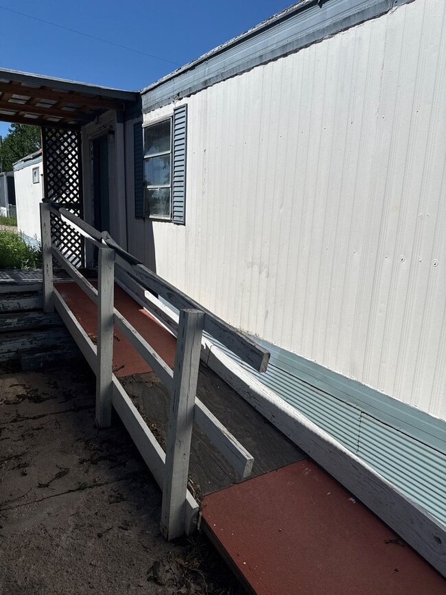 Photo - 2 bed 1 bath mobile home located on south side of Sterling.  Close to park and hospital.