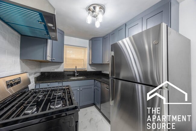 Building Photo - 2754 W North Shore Ave Unit GN