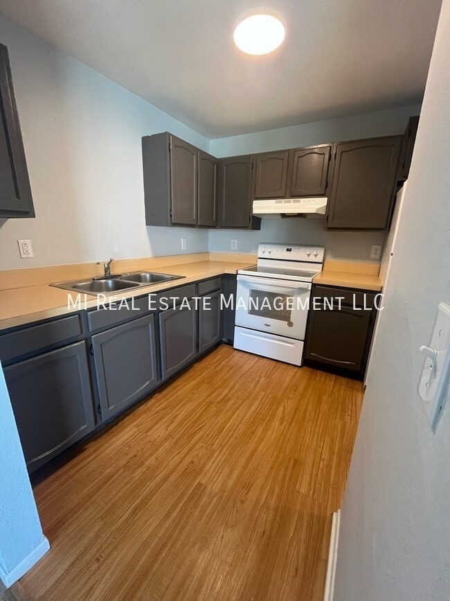 Photo - 326 Stratford Way