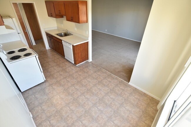 Photo - 240 Athol Ave