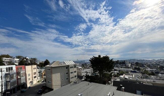 Building Photo - 315 Grand View Ave Unit 315 Grandview Avenue #4 Rental