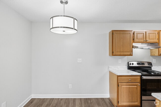 Laurel with Fireplace - 2BR, 2BA - 922SF - Dining Room - The Oaks of Dunlop Farms