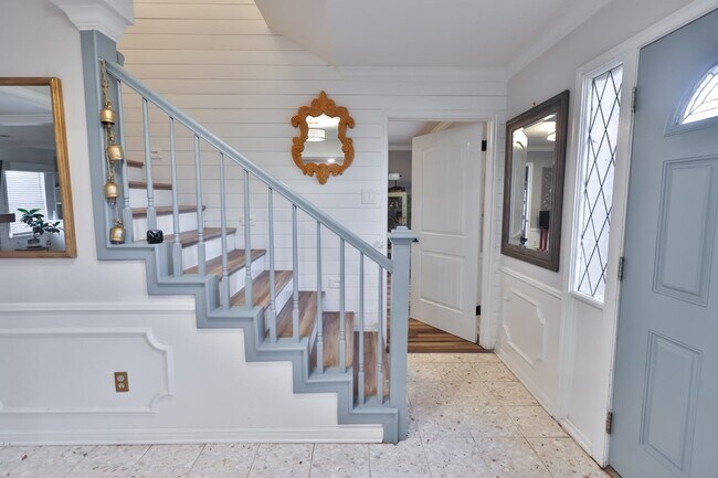 Photo - 16322 Southampton Dr