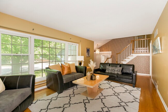 Photo - 129 E Bridlespur Dr