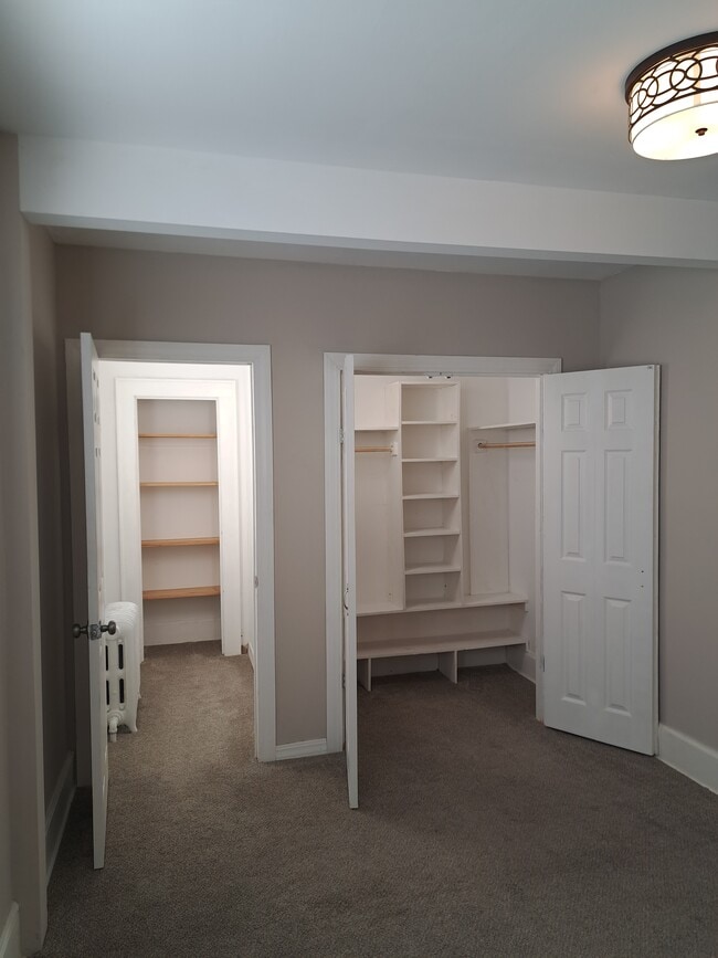 Armarios del dormitorio principal - 254 Culloden Rd Unidad 1