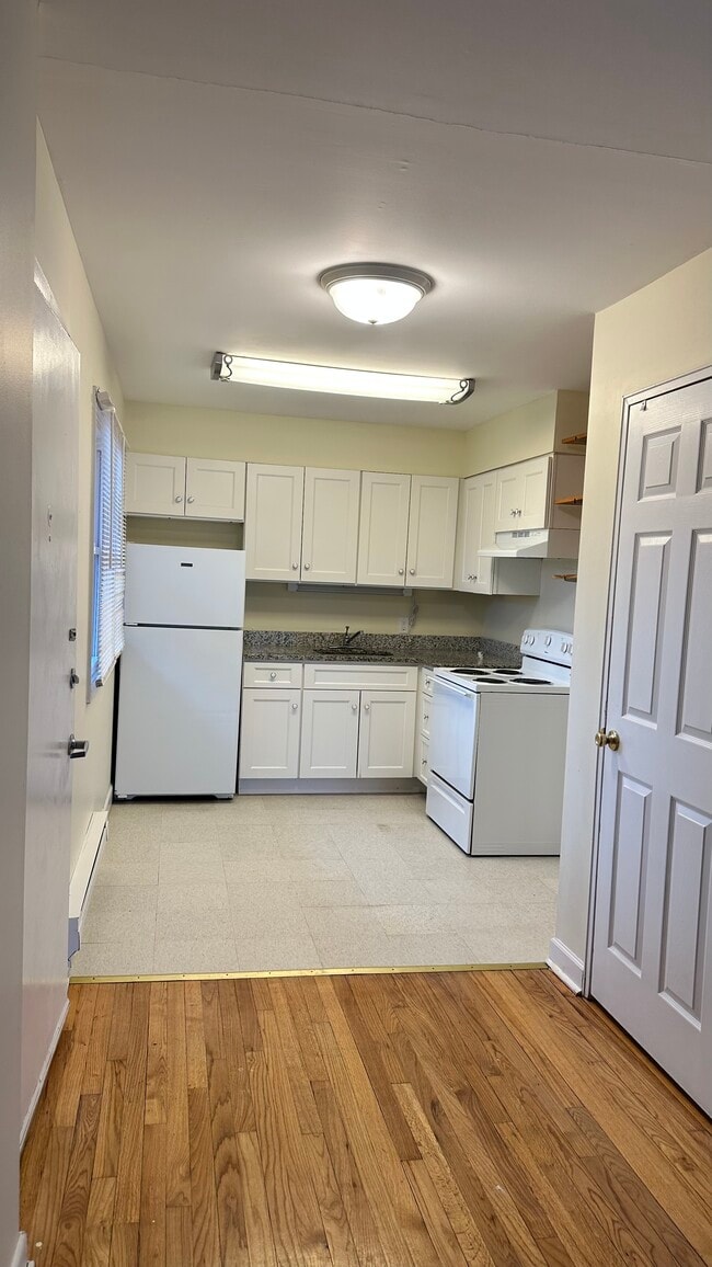 Photo - Poplar Village