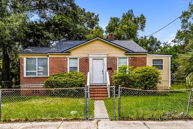 Building Photo - 1130 Saratoga Blvd