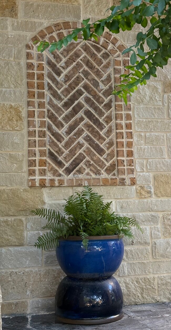 Adoquines decorativos en el patio delantero - 420 Slippery Rock