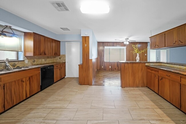 Photo - 4002 Martinshire Dr