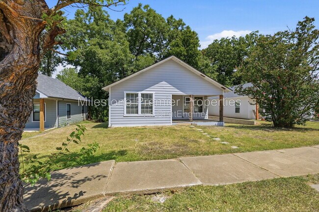 Photo - 215 W Walker St