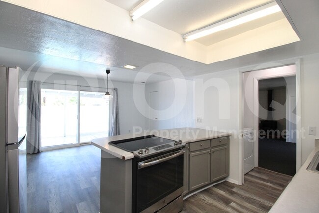 Photo - 124 E Minton Dr