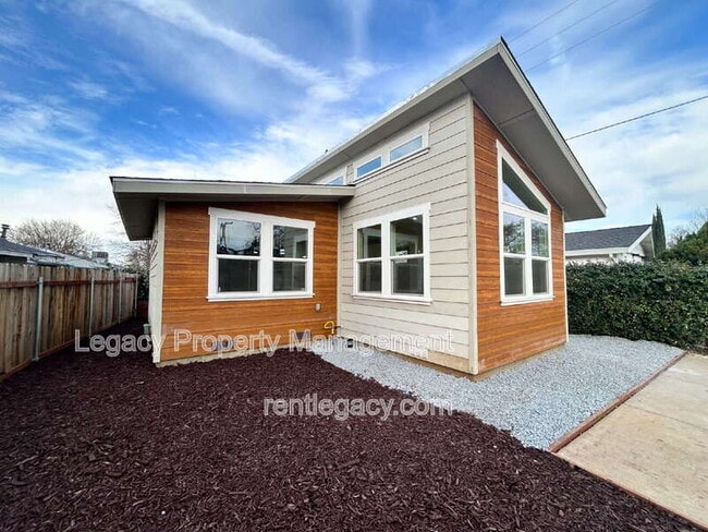 Photo - 10753 Oakton Way