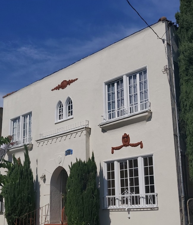 Photo - 2006 N Commonwealth Ave Unidad 2006