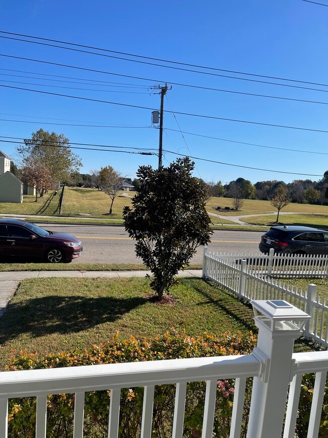 Photo - 902 Godwin St Townhome