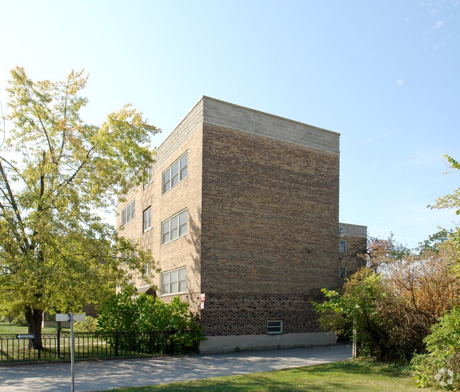 2000 Delaware Apartments