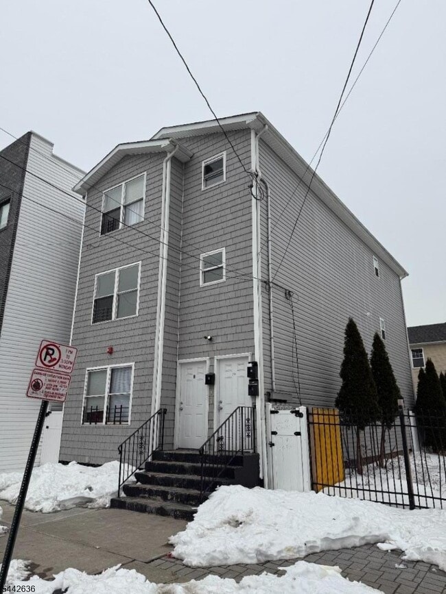 Building Photo - 34 Auburn St Unit 2