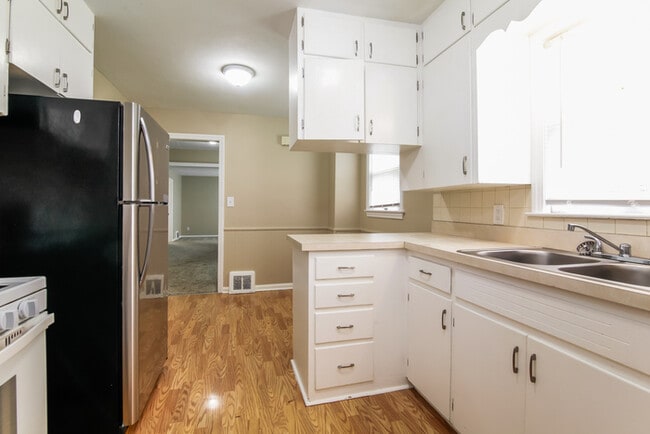 Photo - 10808 E 58 St