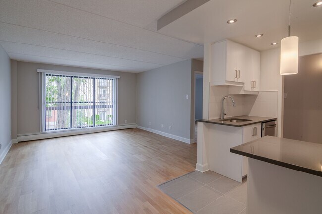 Photo - 1565 Avenue Victoria Unit 204