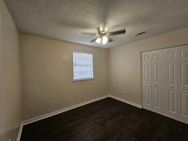 Photo - "Charming 3-Bed, 2-Bath Retreat on Scotland Terrace – Your Perfect Pensacola Escape!"