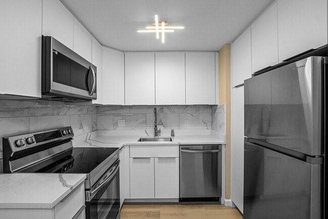 75 Nicholas Rd Unidad K